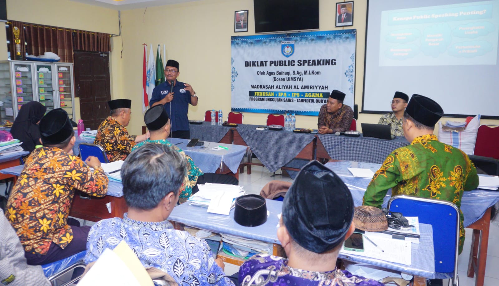 Guru MA Al Amiriyyah Blokagung Ikuti Diklat Public Speaking